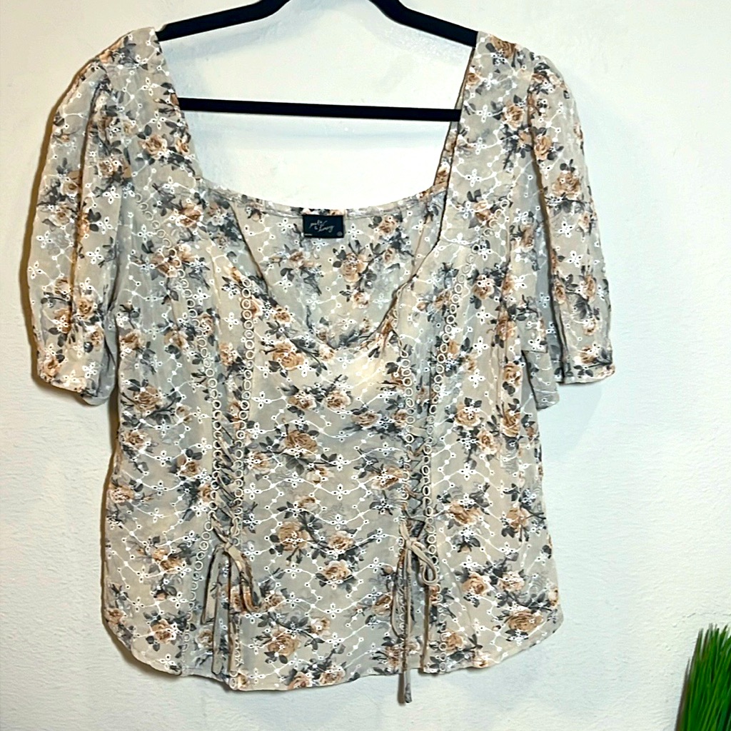 Milk & Honey Floral Embroidered Tie Up Short Sleeve Shirt 3x